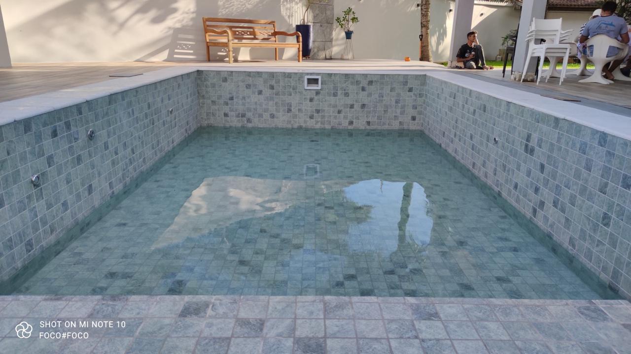 Piscina e área externa